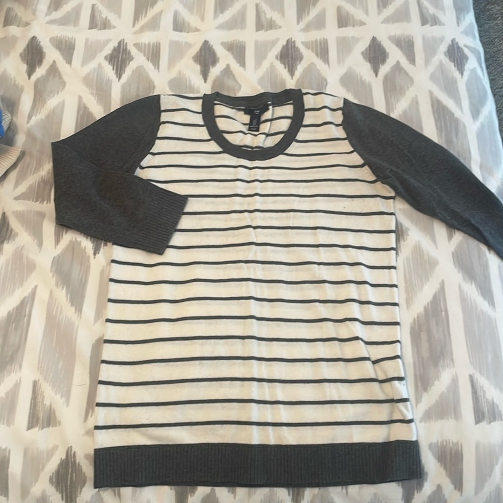 Gap striped 3/4 length sleeve sweater